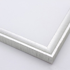This high shine, silver foil frame features a scooped profile from a flat outer edge.  A brushed finish reveals subtle lines and faint black spattering gives an antique look.  The final effect is simple, yet glamorous.

1 " width: ideal for small- to medium-size images.  Suited to oil or watercolour paintings, prints, and abstract or grayscale photographs.