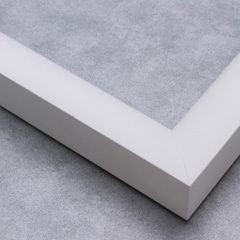 This heavy, white satin finish frame feature a steep curve profile that draws the eye easily toward the artwork.

Protruding 1.5 "es, a distinct division is achieved between art and wall

1.6 " width: ideal for medium to large artworks. Pair this frame with a bold oil painting for a classic look, or high contrast black and white image for a sharp, modern effect.